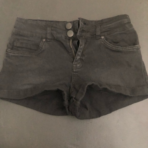 Cotton On Pants - High -Rise black denim short Cotton On Pants - High -Rise black denim short
